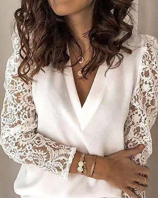 Blouse with lace sleeves